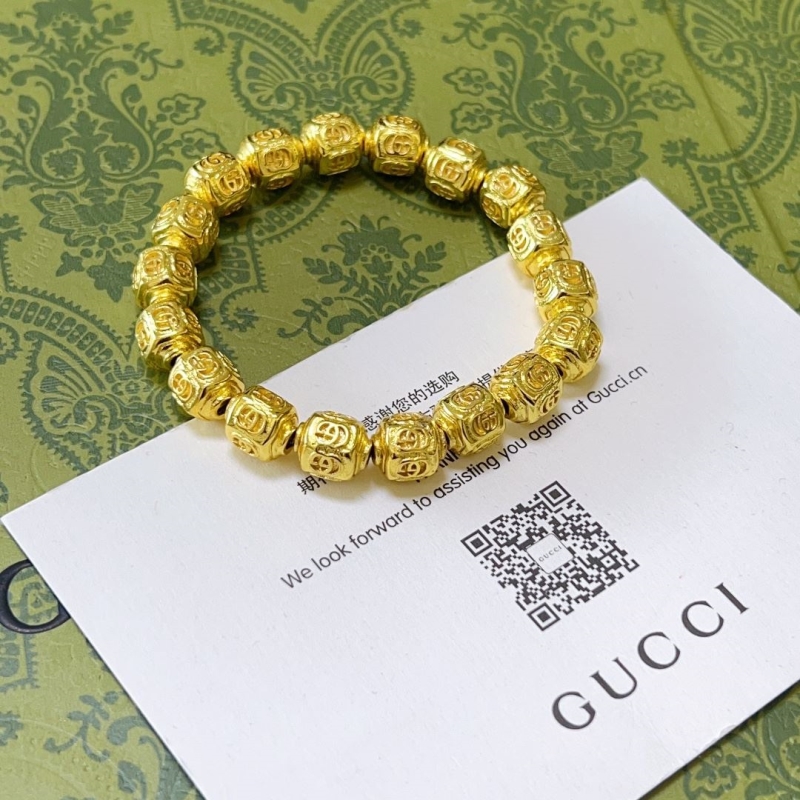 G*u*i bracelets